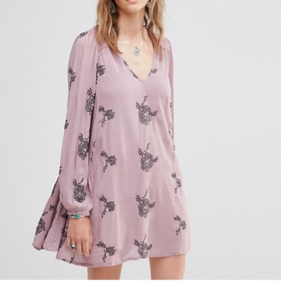 Free People Dresses & Skirts - Free People Purple Embroidered Boho Gypsy Dress